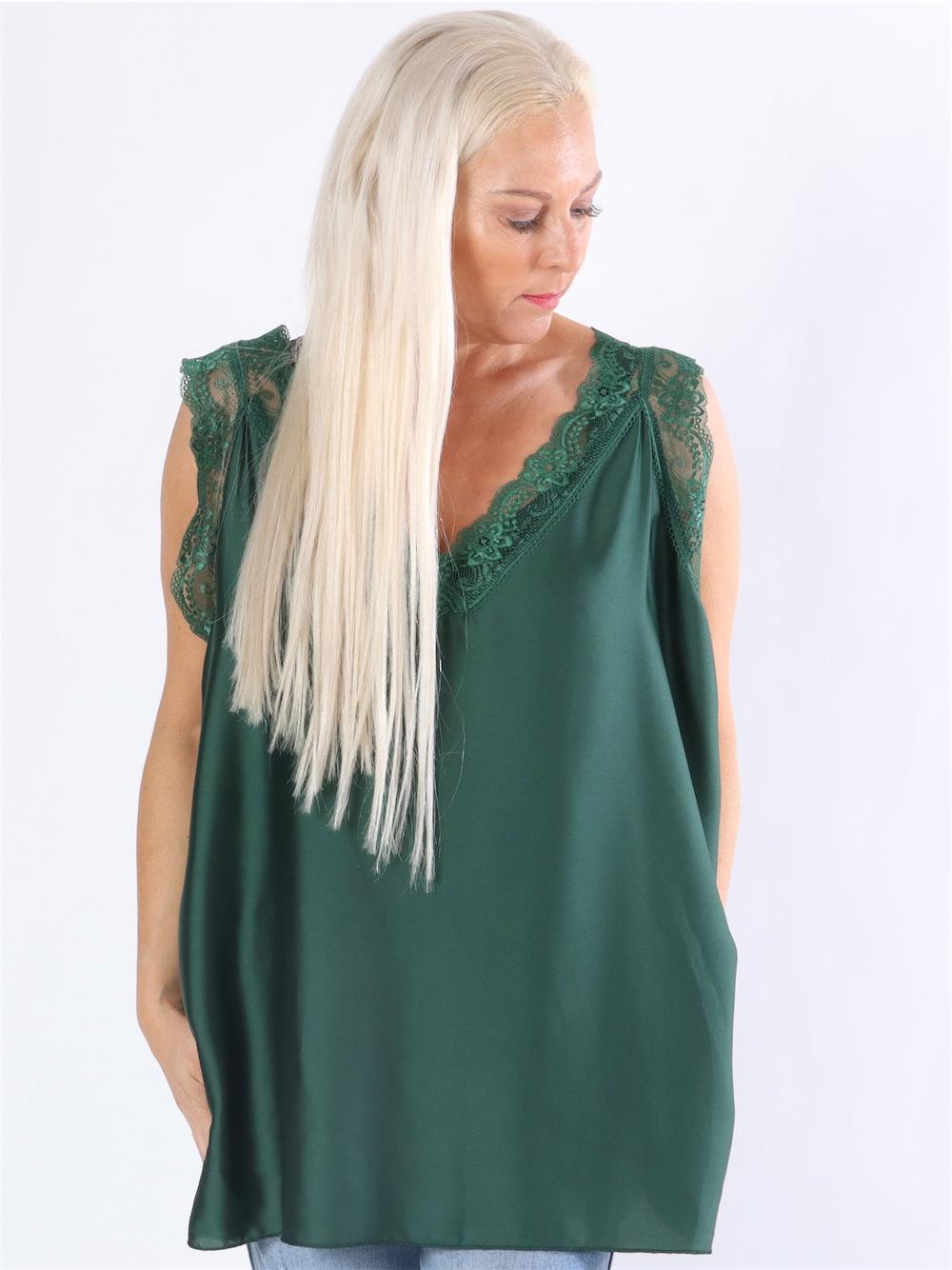 Ofia - Top i silkelook med brede blonde stropper